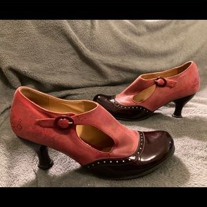 John Fluevog Ella Baker (Bellevues) Brogued heel with cutout - size 8.5